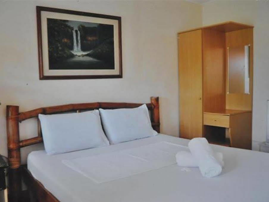 Bayview Inn Ормок Екстер'єр фото
